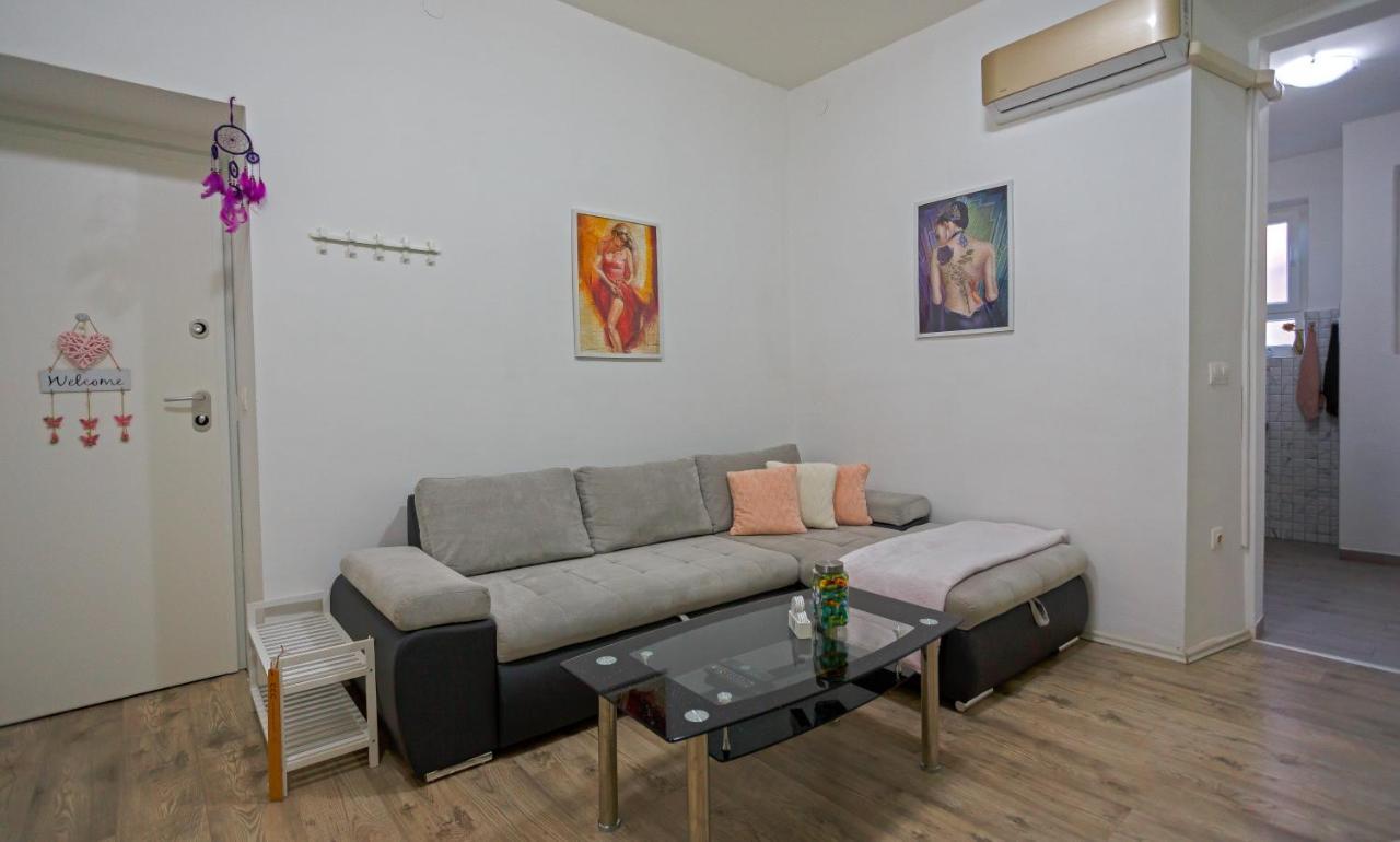 Rich Apartment Pula Dış mekan fotoğraf